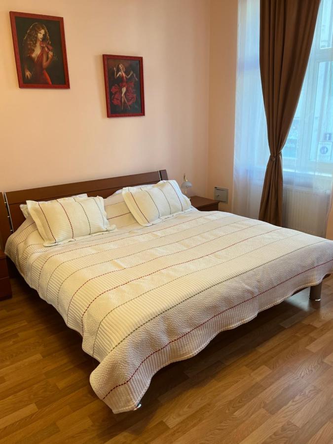 Apartment Colonnade Carlsbad كارلوفي فاري المظهر الخارجي الصورة