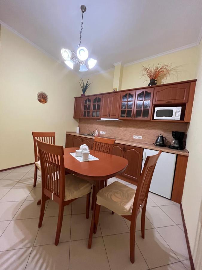 Apartment Colonnade Carlsbad كارلوفي فاري المظهر الخارجي الصورة